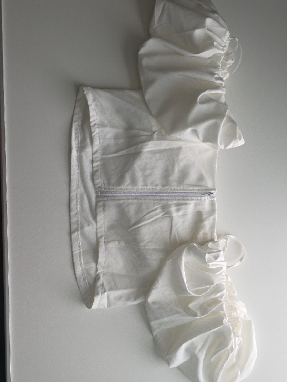 White Off-Shoulder Ruffle Top by - Picture 3 of 4